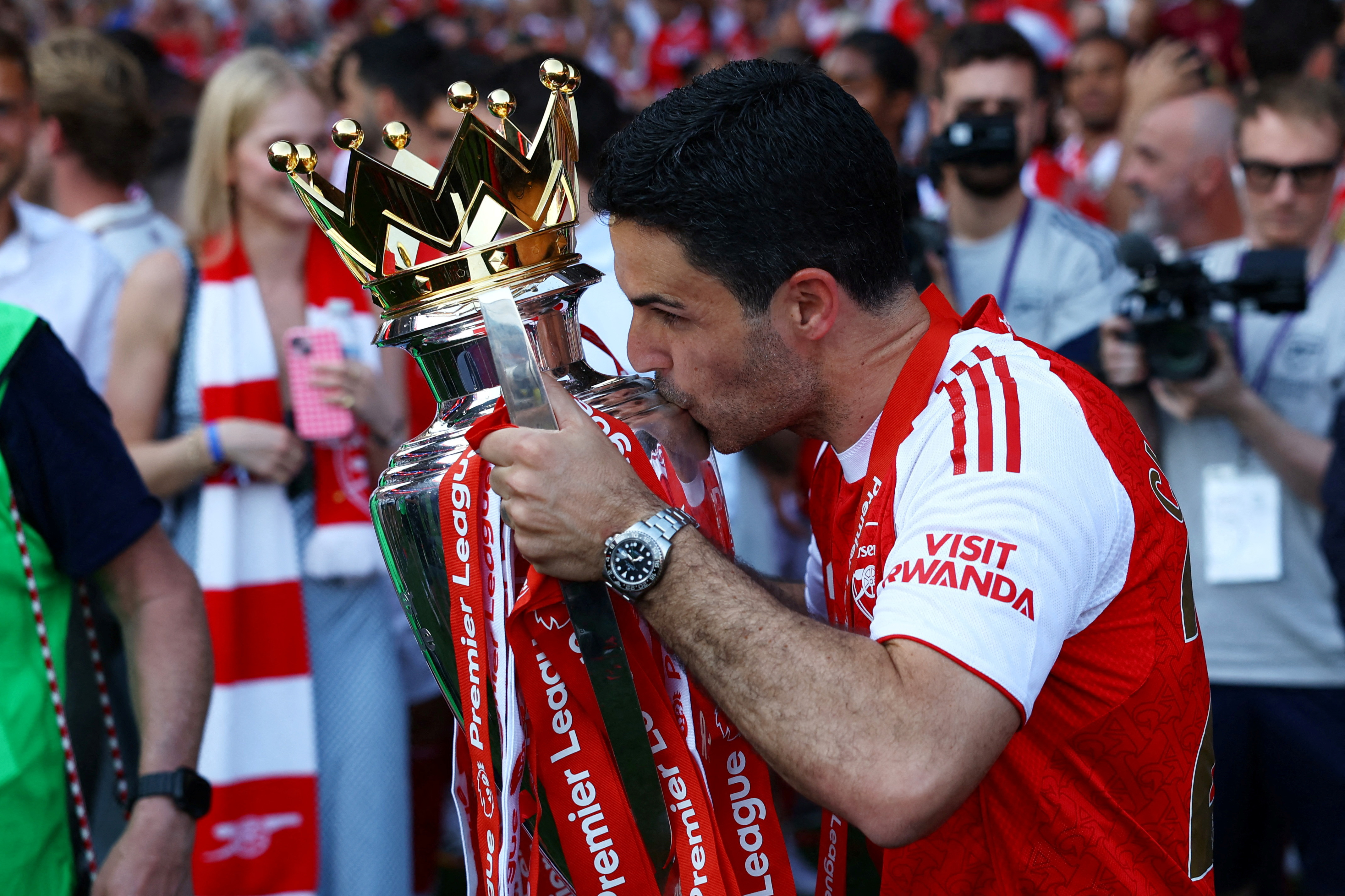 FILE PHOTO: Soccer Football - Premier League - Crystal Palace v Arsenal - Selhurst Park, London, Britain - May 24, 2026 Arsenal manager Mikel Arteta celebrates with the trophy after winning the Premier League Action Images via Reuters/Matthew Childs EDITORIAL USE ONLY. NO USE WITH UNAUTHORIZED AUDIO, VIDEO, DATA, FIXTURE LISTS, CLUB/LEAGUE LOGOS OR 'LIVE' SERVICES. ONLINE IN-MATCH USE LIMITED TO 120 IMAGES, NO VIDEO EMULATION. NO USE IN BETTING, GAMES OR SINGLE CLUB/LEAGUE/PLAYER PUBLICATIONS. PLEASE CONTACT YOUR ACCOUNT REPRESENTATIVE FOR FURTHER DETAILS../File Photo