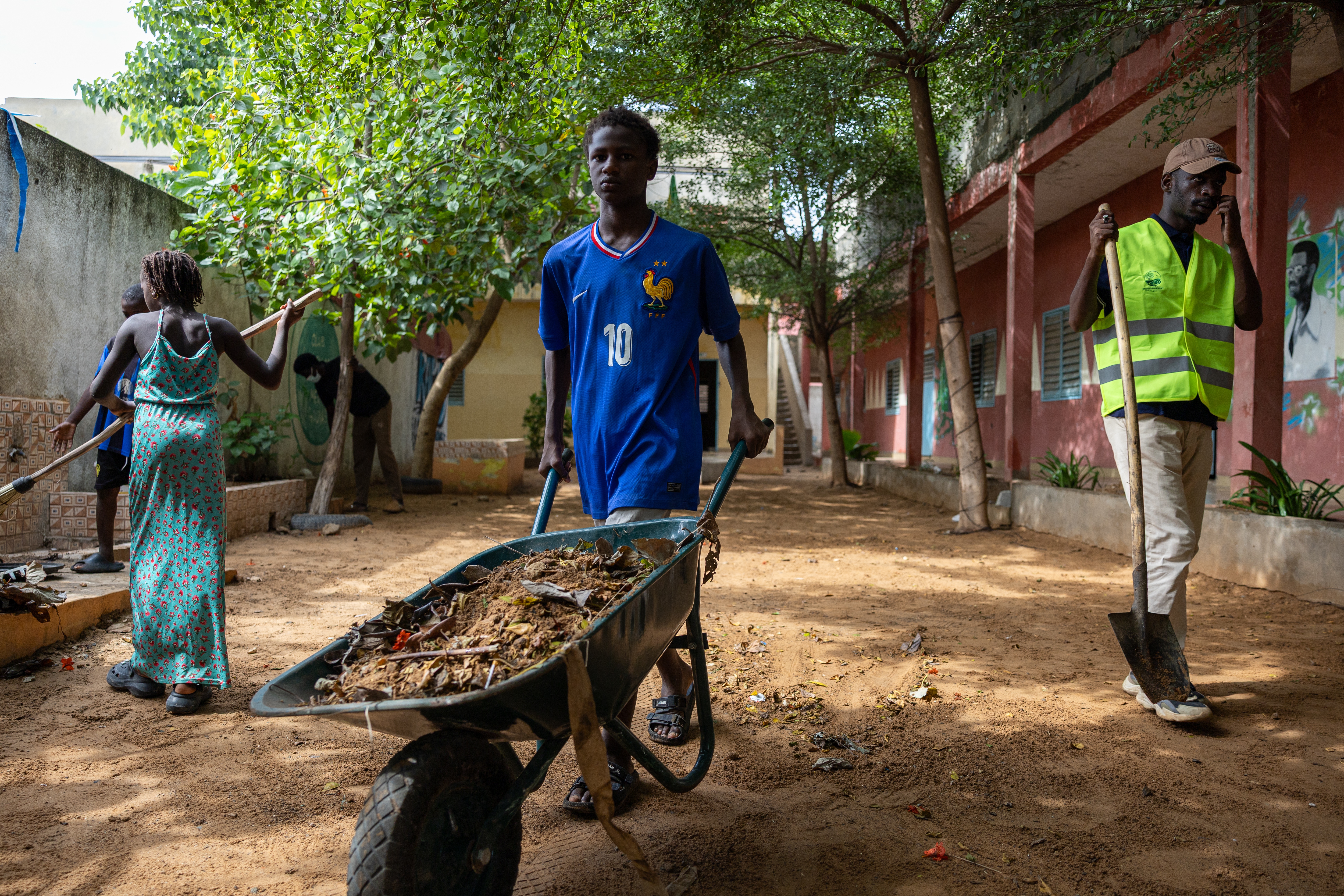 Dakar community unites to clean school ahead of academic year