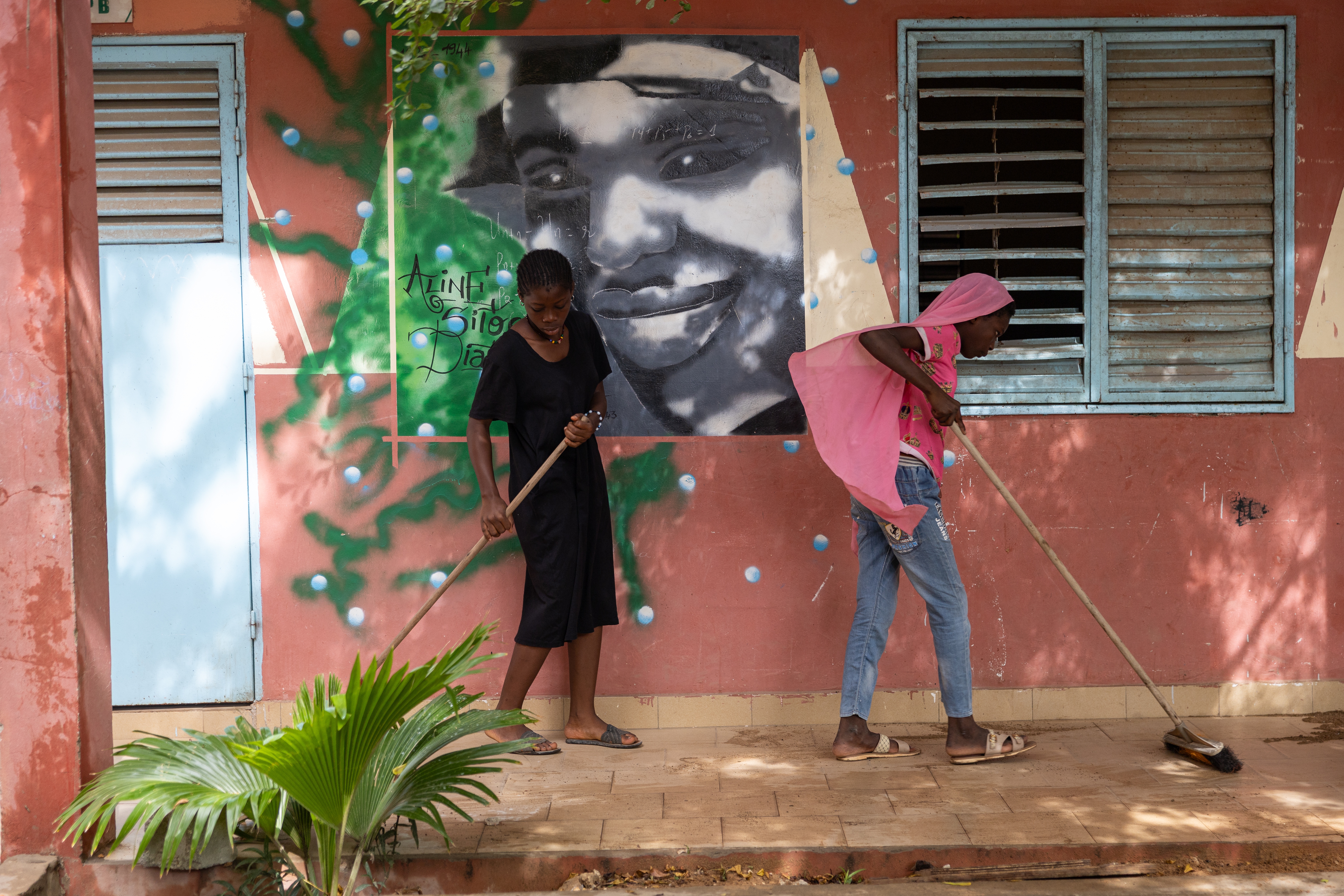 Dakar community unites to clean school ahead of academic year