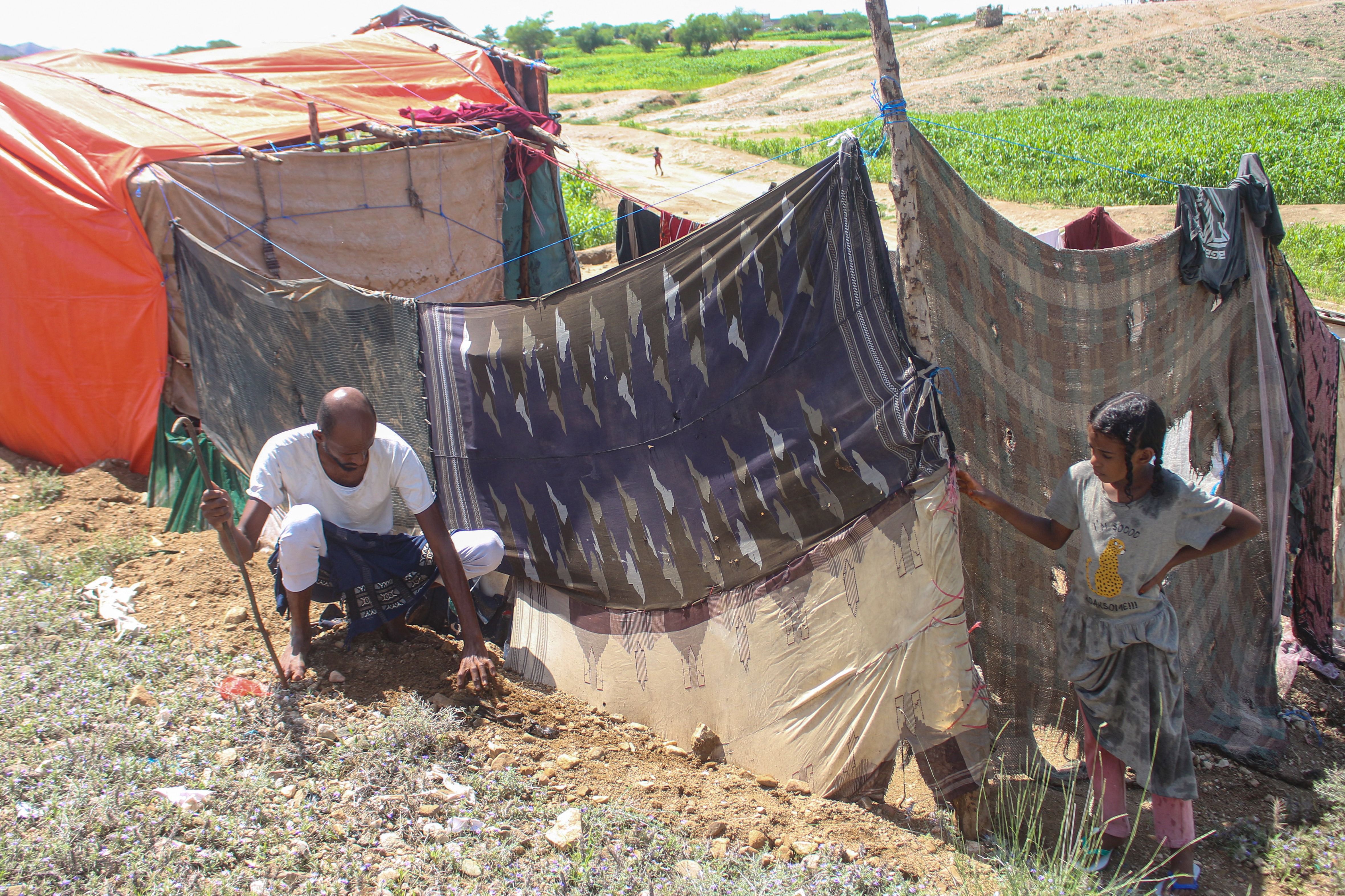 Photos: More than 200,000 people displaced by Yemen fighting