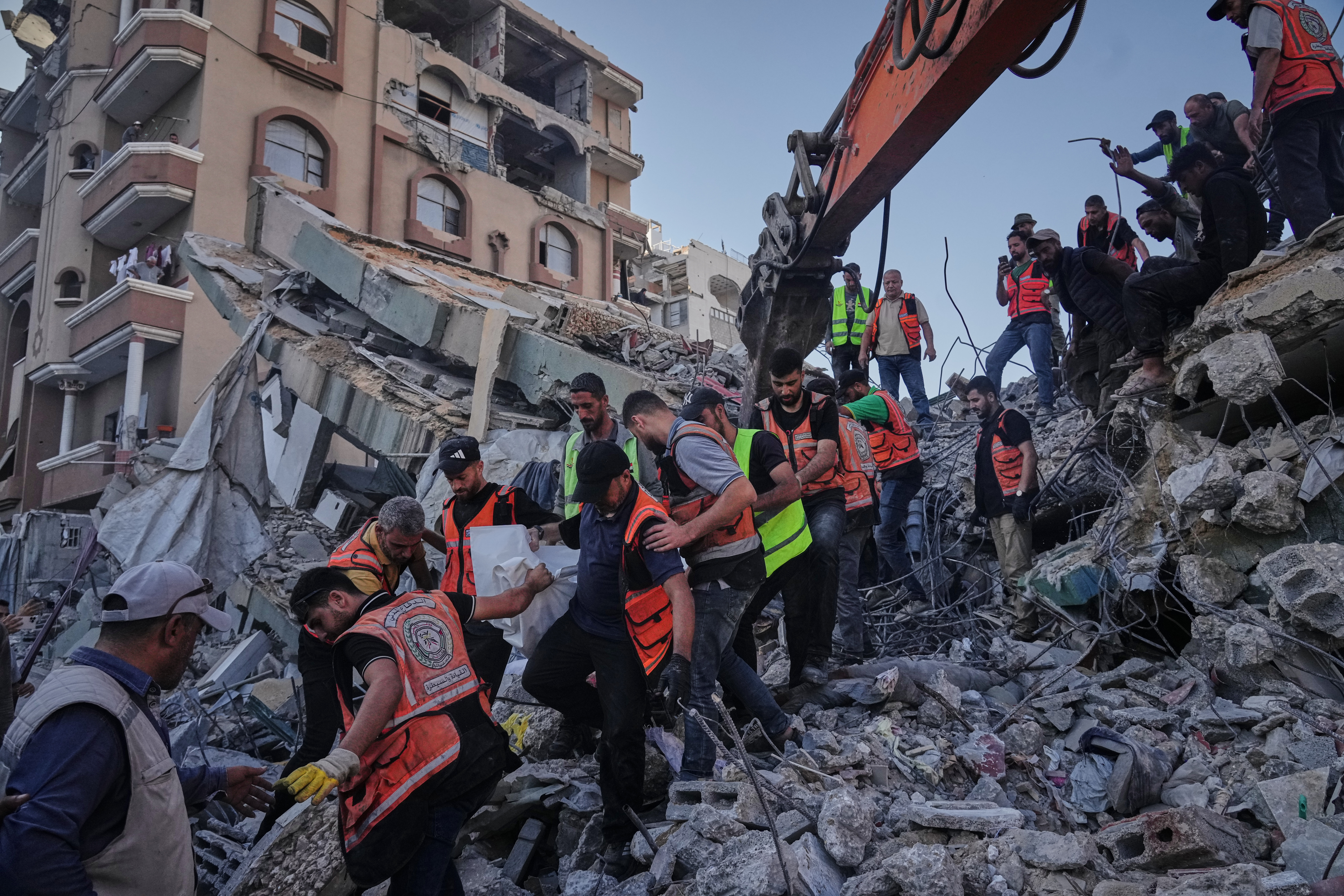 Tent cities expand in Gaza amid widespread destruction and loss