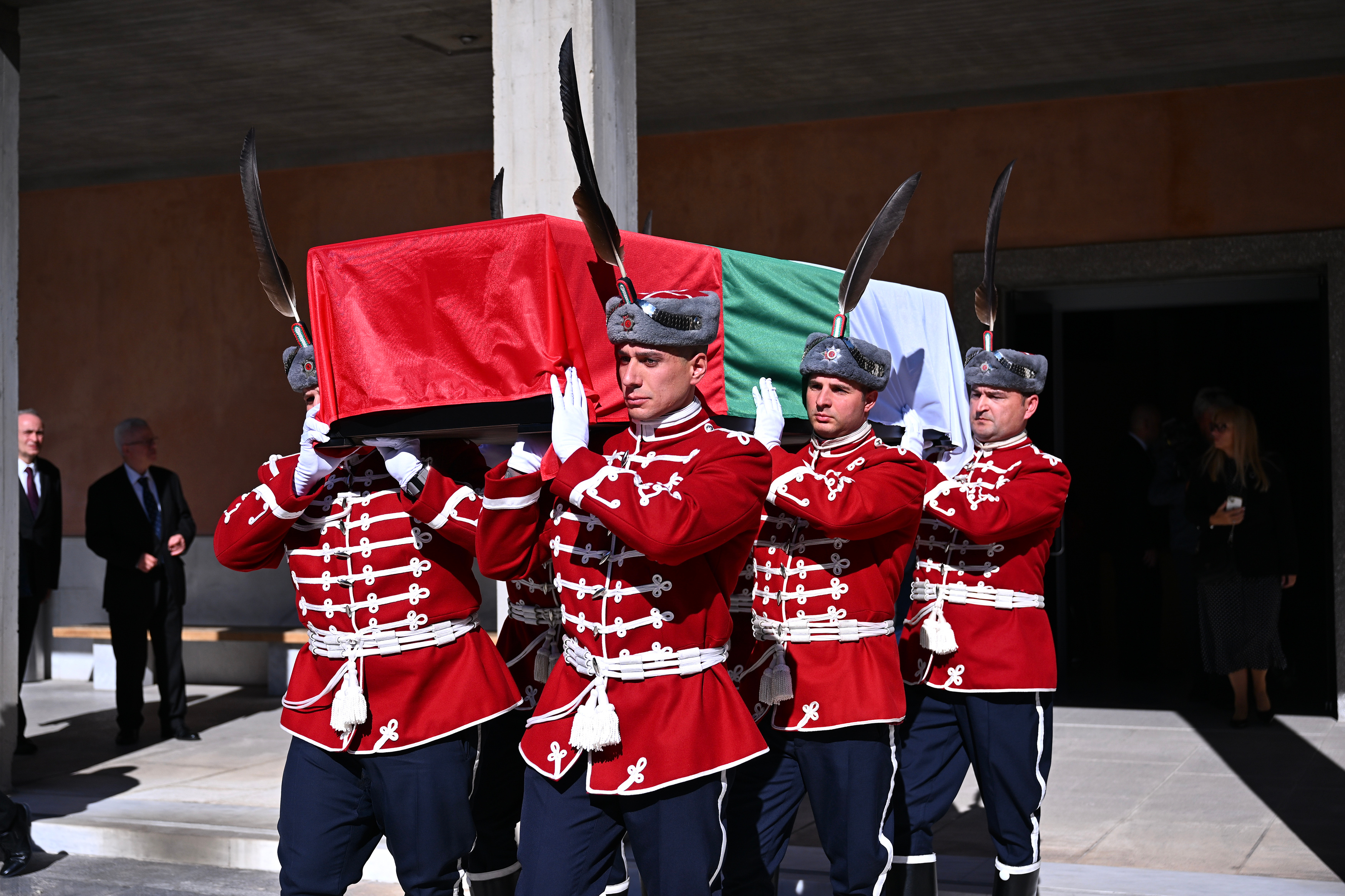 Bulgaria's military personnel carry a coffin with the remains of medieval ruler Czar Samuel during a handover ceremony, in Thessaloniki, northern Greece, Saturday, Oct. 3, 2026. (AP Photo/Giannis Papanikos)