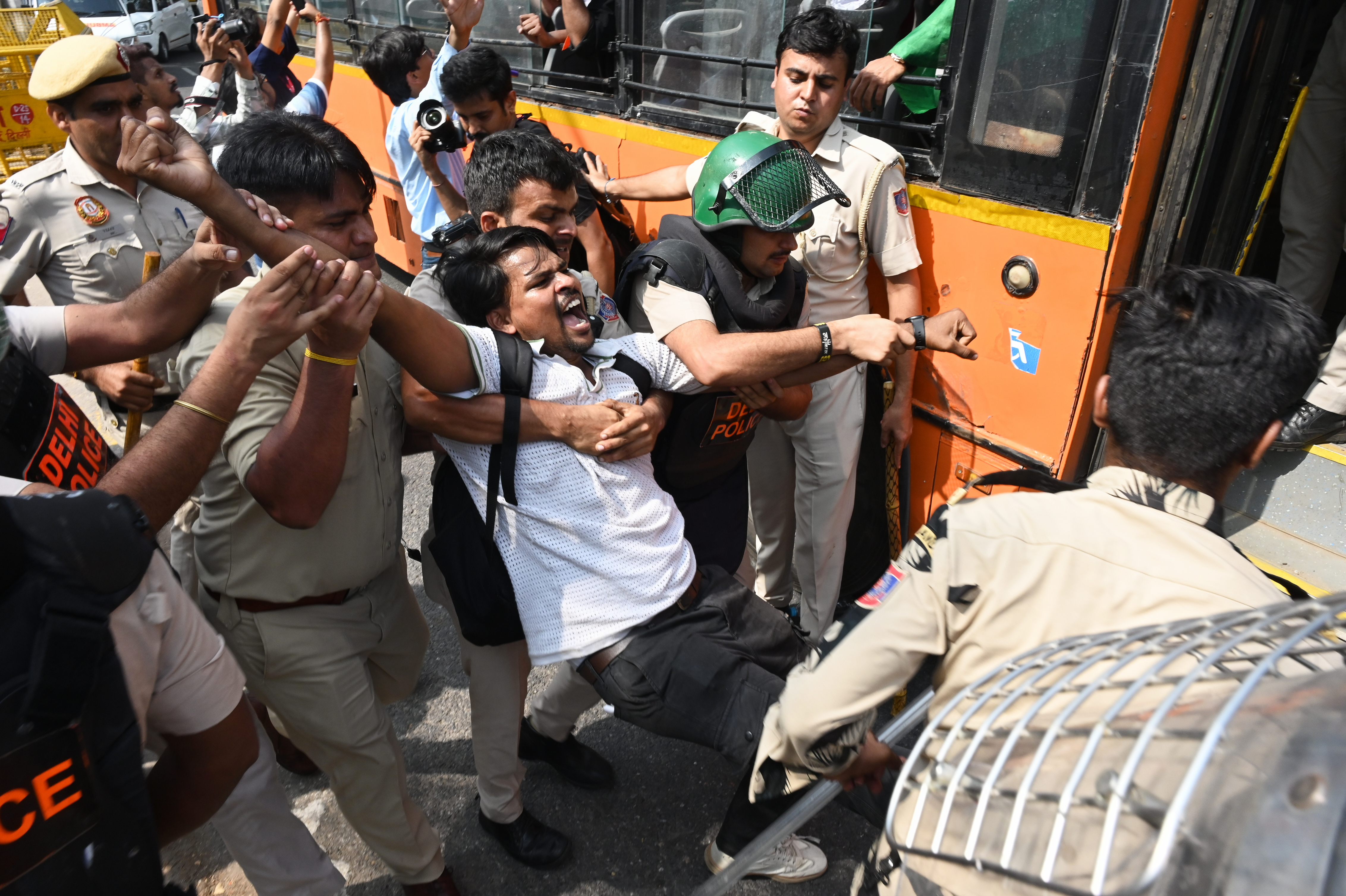 Thousands detained as New Delhi cracks down on youth protest