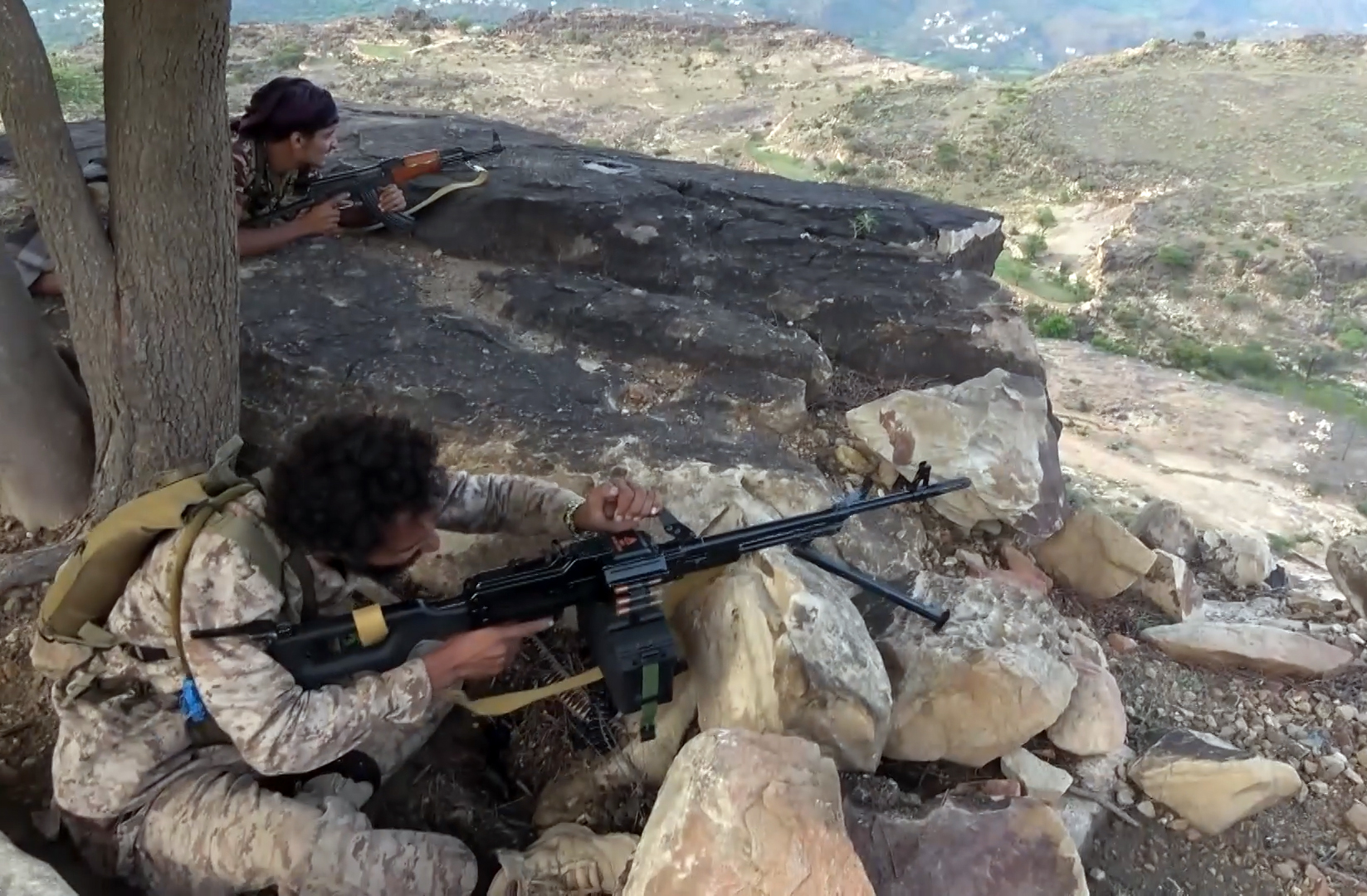 epa13290266 A handout screen grab taken from a video made available by the Houthi-run al-Masirah TV on 08 October 2026 shows Houthi fighters participating in an offensive against Saudi-backed Yemeni forces in Taiz province, Yemen. Yemen's Houthis claimed to have launched new ballistic missile attacks on several Saudi targets, including the King Khalid Airport in Riyadh, in retaliation for Saudi Arabia's support for Yemeni government forces amid the renewed fighting in the country. EPA/HANDOUT HANDOUT EDITORIAL USE ONLY/NO SALES